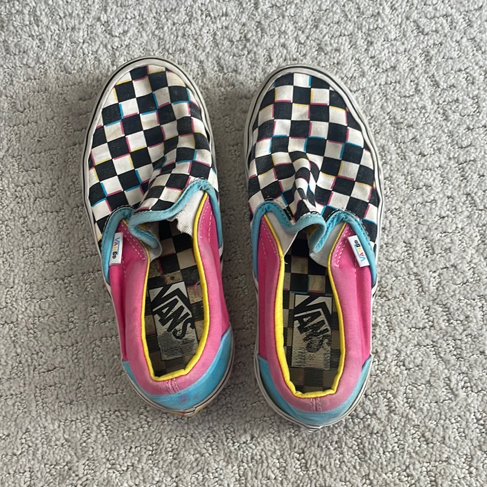 Vans women’s 5.5 can fit a kids 3.5